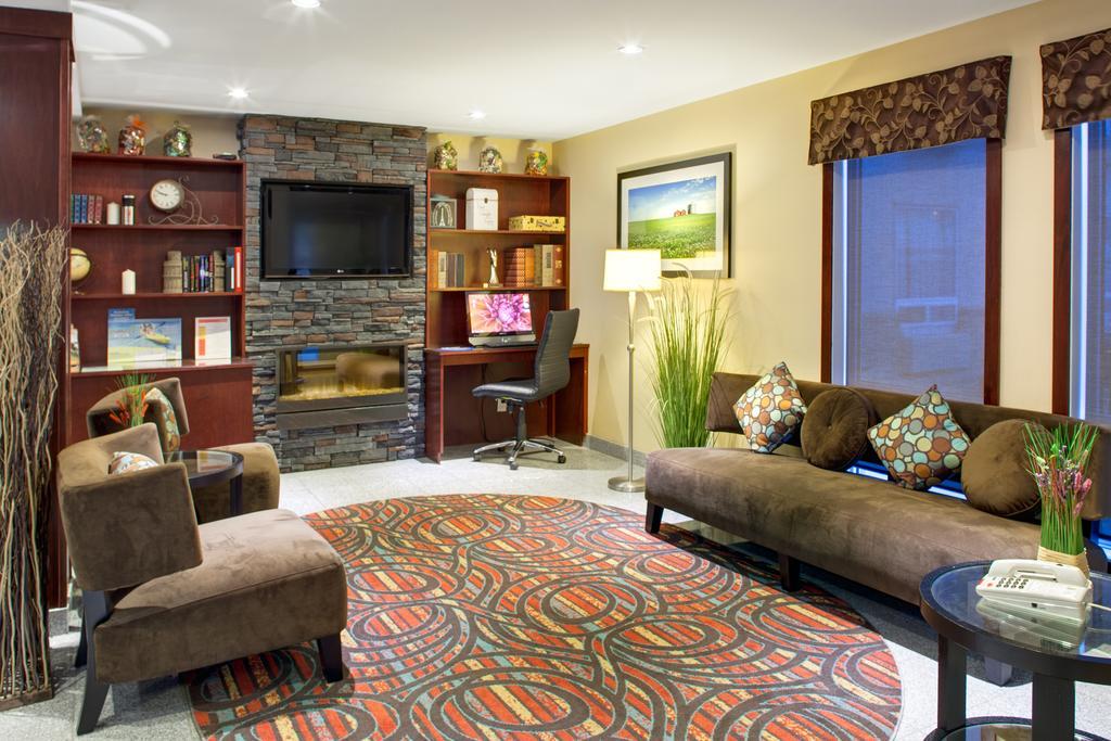 Motel Super 8 By Wyndham Brandon Mb Exterior foto